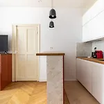 Nicolo-Passy Magnifique Studio 2P